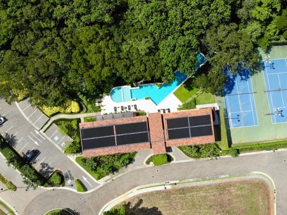 Lote esquinero a la venta en condominio Hacienda Espavel en La Guacima.