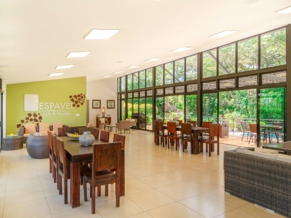 Lote esquinero a la venta en condominio Hacienda Espavel en La Guacima.