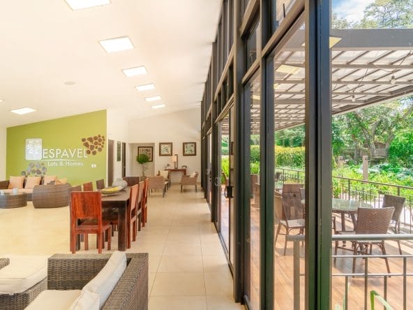 Lote esquinero a la venta en condominio Hacienda Espavel en La Guacima.