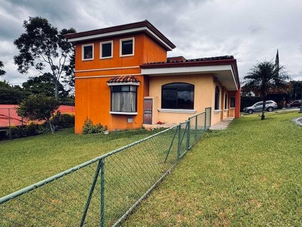 Casa de 1 planta en Residencial cerrado de solo 8 viviendas en San Isidro de Heredia.