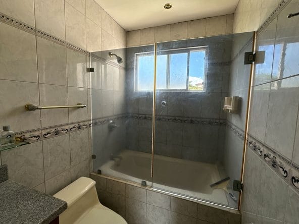 Casa de 3 habitaciones a la venta en Ciudad Hacienda Los Reyes, La Guacima.