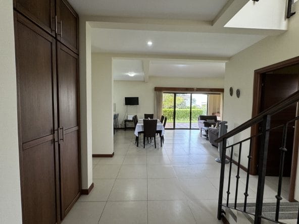 Townhouse a la venta dentro de condominio en Los Reyes, La Guacima, Alajuela.