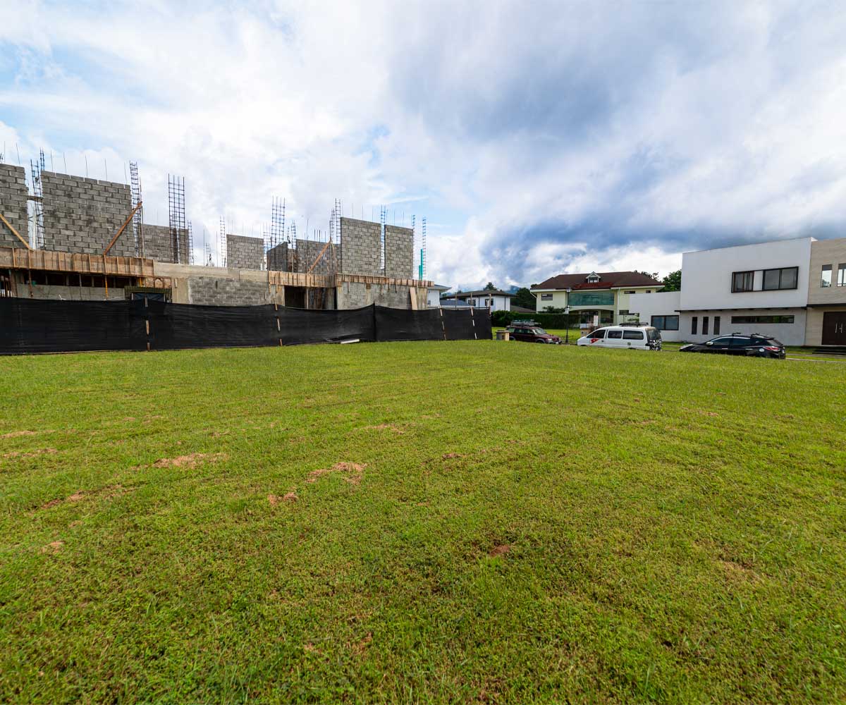 Lote de 635 m2 plano en condominio Madero Negro en Ciudad Hacienda Los Reyes en La Guacima, Alajuela.