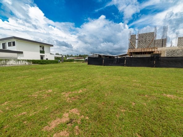 Lote de 635 m2 plano en condominio Madero Negro en Ciudad Hacienda Los Reyes en La Guacima, Alajuela.