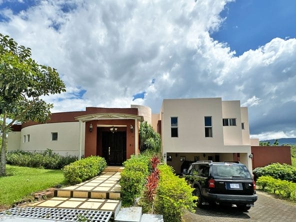 Casa de 3 habitaciones a la venta en Ciudad Hacienda Los Reyes, La Guacima.