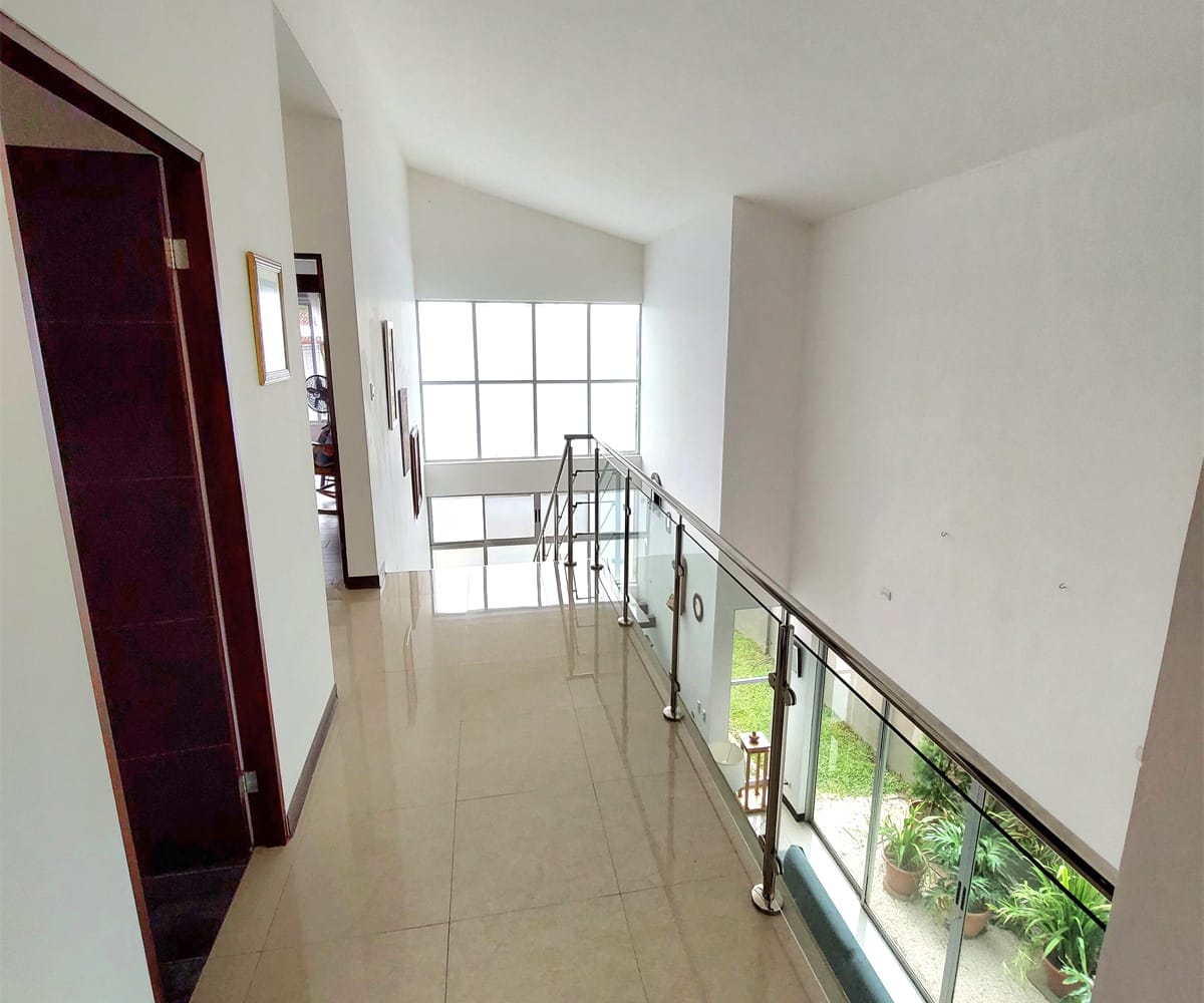 Casa de 2 plantas a la venta en condominio Veredas del Arroyo en Las Vueltas de La Guacima.