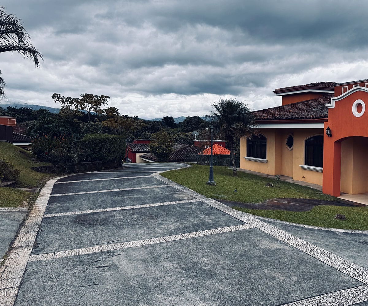 Casa de 1 planta en Residencial cerrado de solo 8 viviendas en San Isidro de Heredia.