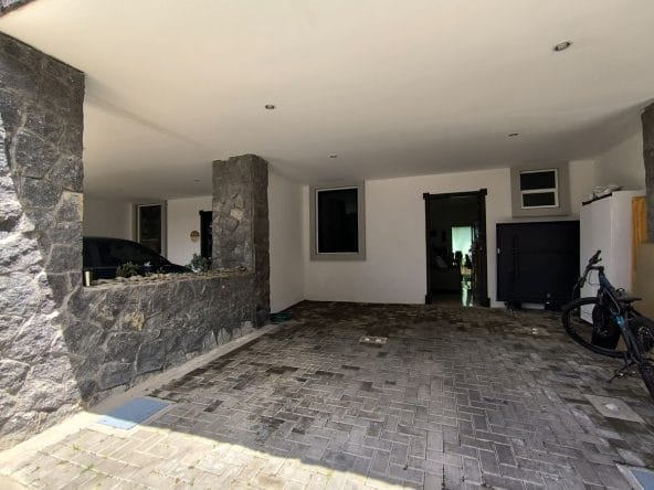 Casa de 2 plantas a la venta en condominio La Laguna en Concepción de tres Ríos, Cartago.