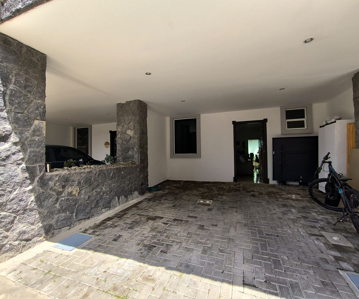 Casa de 2 plantas a la venta en condominio La Laguna en Concepción de tres Ríos, Cartago.