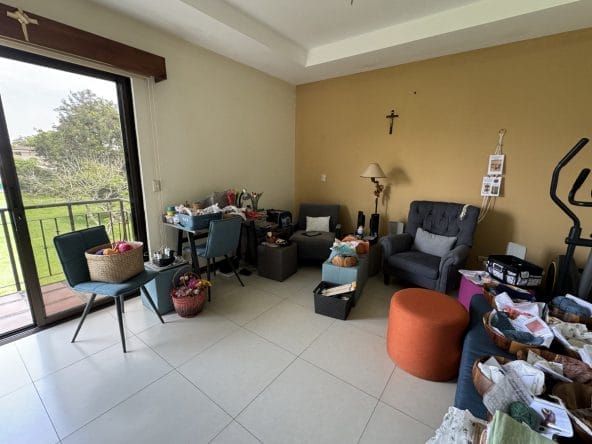 Townhouse a la venta dentro de condominio en Los Reyes, La Guacima, Alajuela.