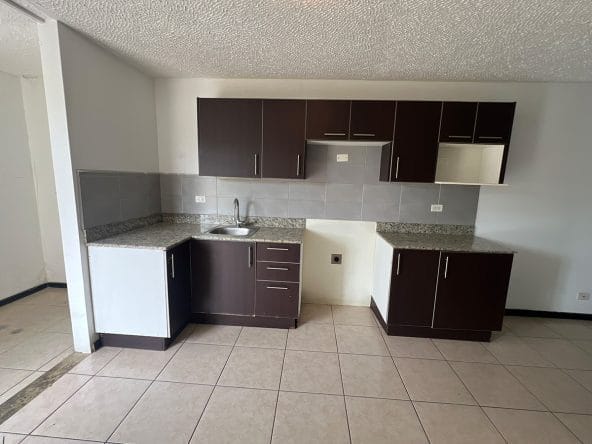 Apartamento a la venta en Concasa, condominio Villas del Campo. Bien adjudicado bancario.