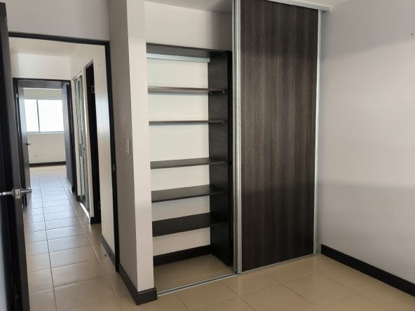 Apartamento en condominio a la venta en Alajuelita. Remate bancario.