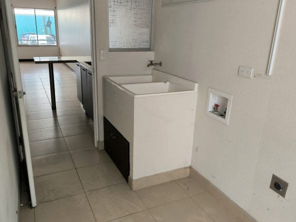 Apartamento en condominio a la venta en Alajuelita. Remate bancario.