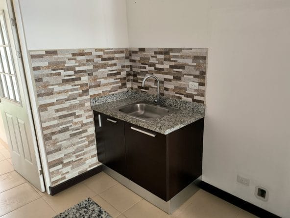 Apartamento en condominio a la venta en Alajuelita. Remate bancario.