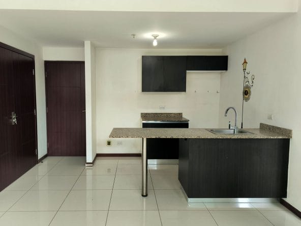 Apartamento de 2 habitaciones a la venta en condominio Bambú Eco Urbano en Hatillo. Remate bancario.