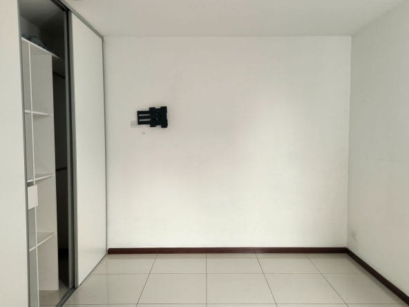 Apartamento de 2 habitaciones a la venta en condominio Bambú Eco Urbano en Hatillo. Remate bancario.