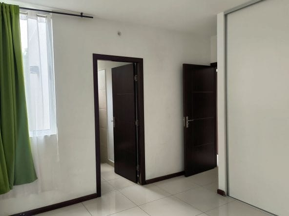 Apartamento de 2 habitaciones a la venta en condominio Bambú Eco Urbano en Hatillo. Remate bancario.