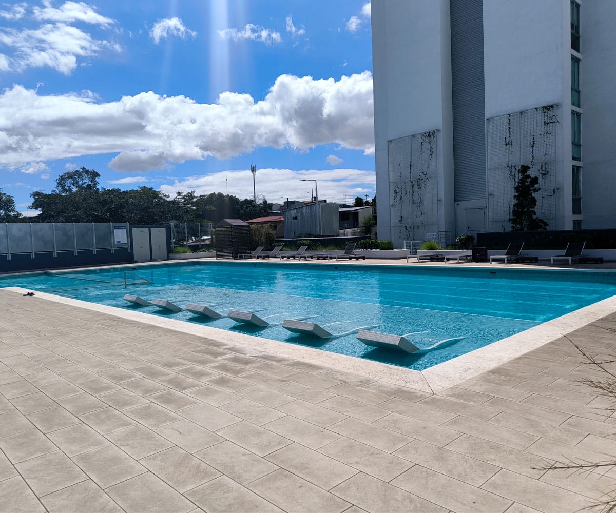 Apartamento a la venta en Tibás condominio Bambú Rivera. Remate bancario.