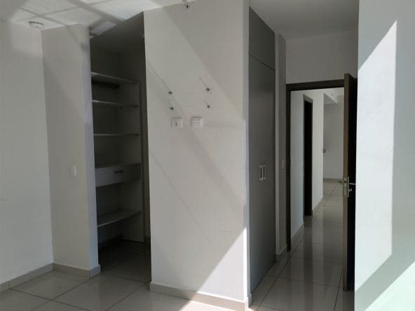 Apartamento a la venta en Tibás condominio Bambú Rivera. Remate bancario.