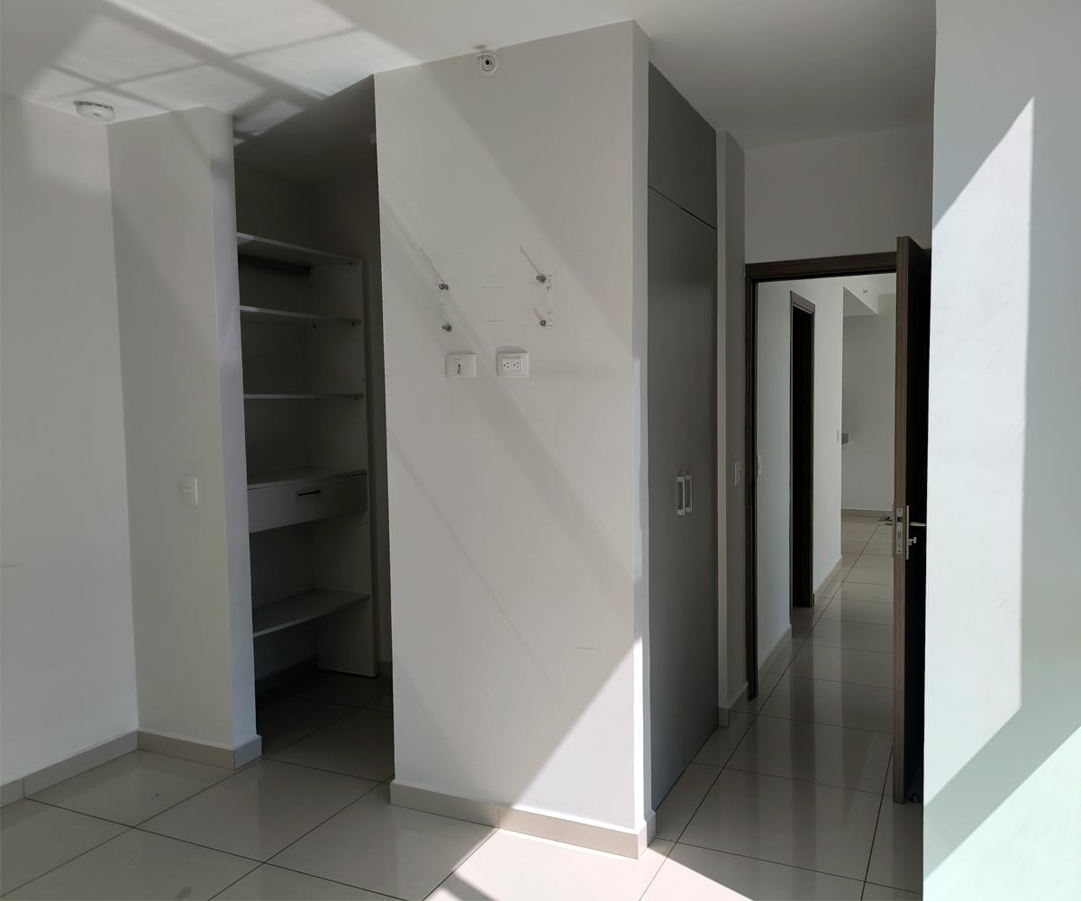 Apartamento a la venta en Tibás condominio Bambú Rivera. Remate bancario.