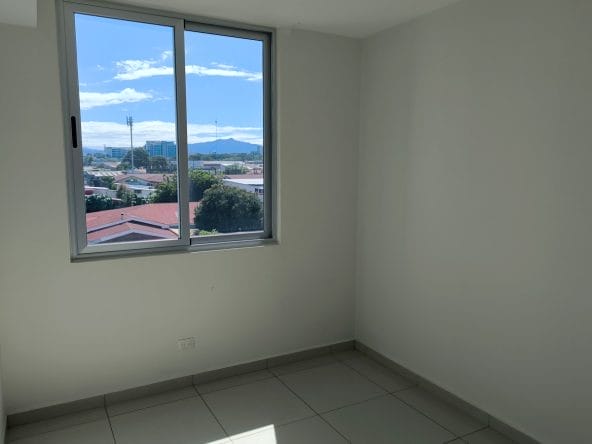 Apartamento a la venta en Tibás condominio Bambú Rivera. Remate bancario.