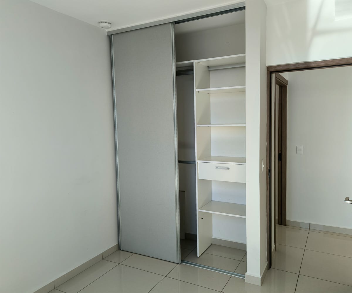 Apartamento a la venta en Tibás condominio Bambú Rivera. Remate bancario.