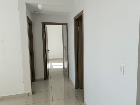 Apartamento a la venta en Tibás condominio Bambú Rivera. Remate bancario.