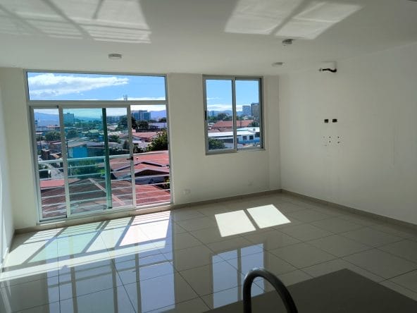 Apartamento a la venta en Tibás condominio Bambú Rivera. Remate bancario.