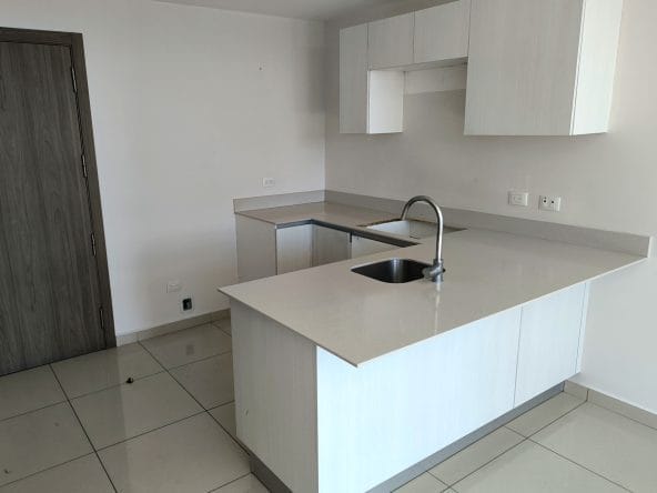 Apartamento a la venta en Tibás condominio Bambú Rivera. Remate bancario.