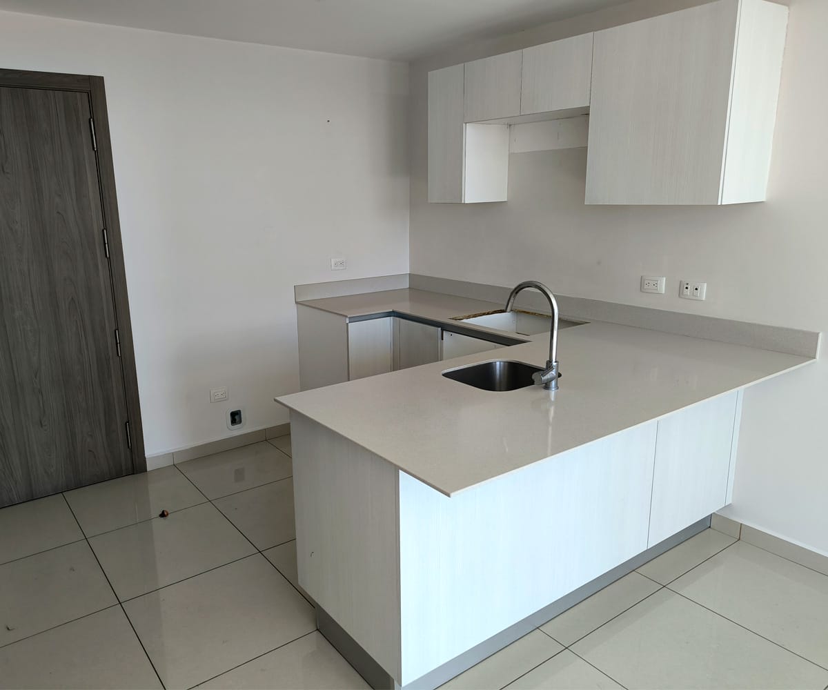 Apartamento a la venta en Tibás condominio Bambú Rivera. Remate bancario.