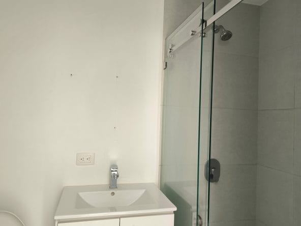 Apartamento a la venta en Tibás condominio Bambú Rivera. Remate bancario.