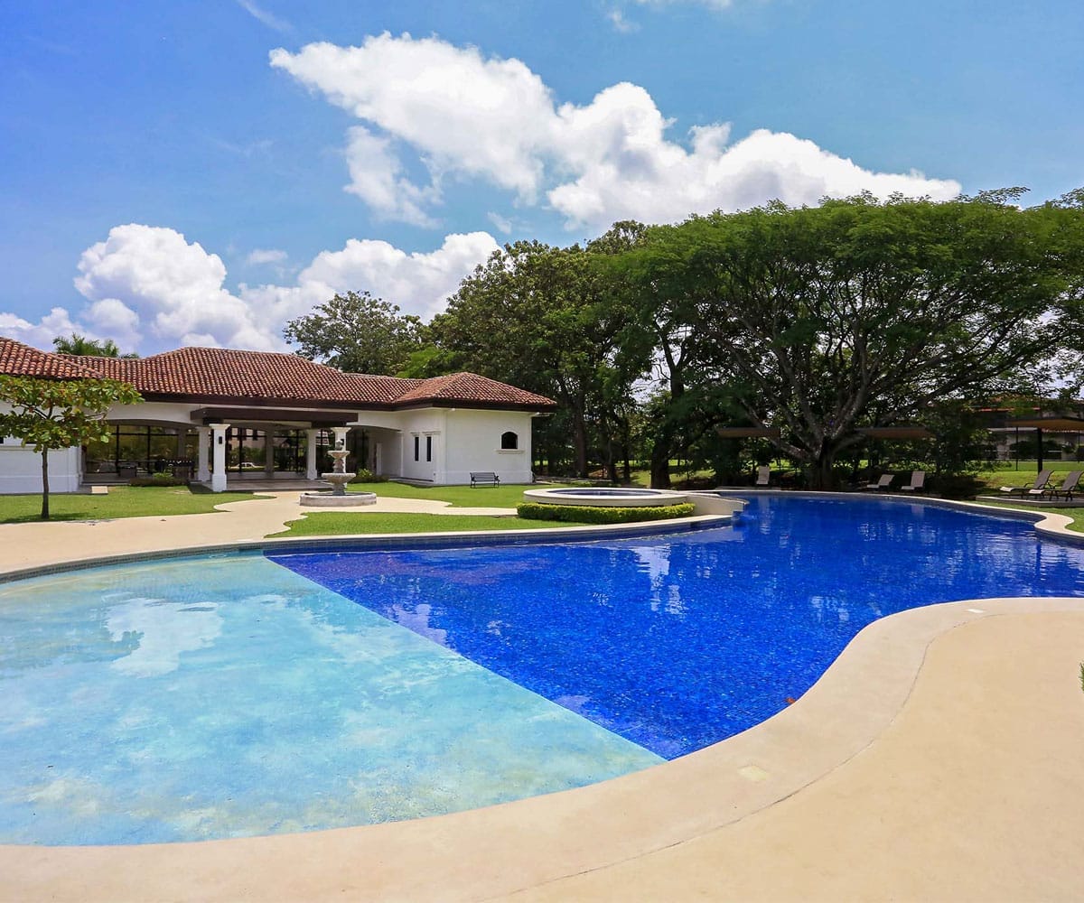 Casa a la venta en Hacienda Del Sol en Santa Ana