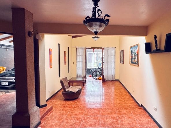 Casa con 5 habitaciones a la venta en San Pablo de Heredia.