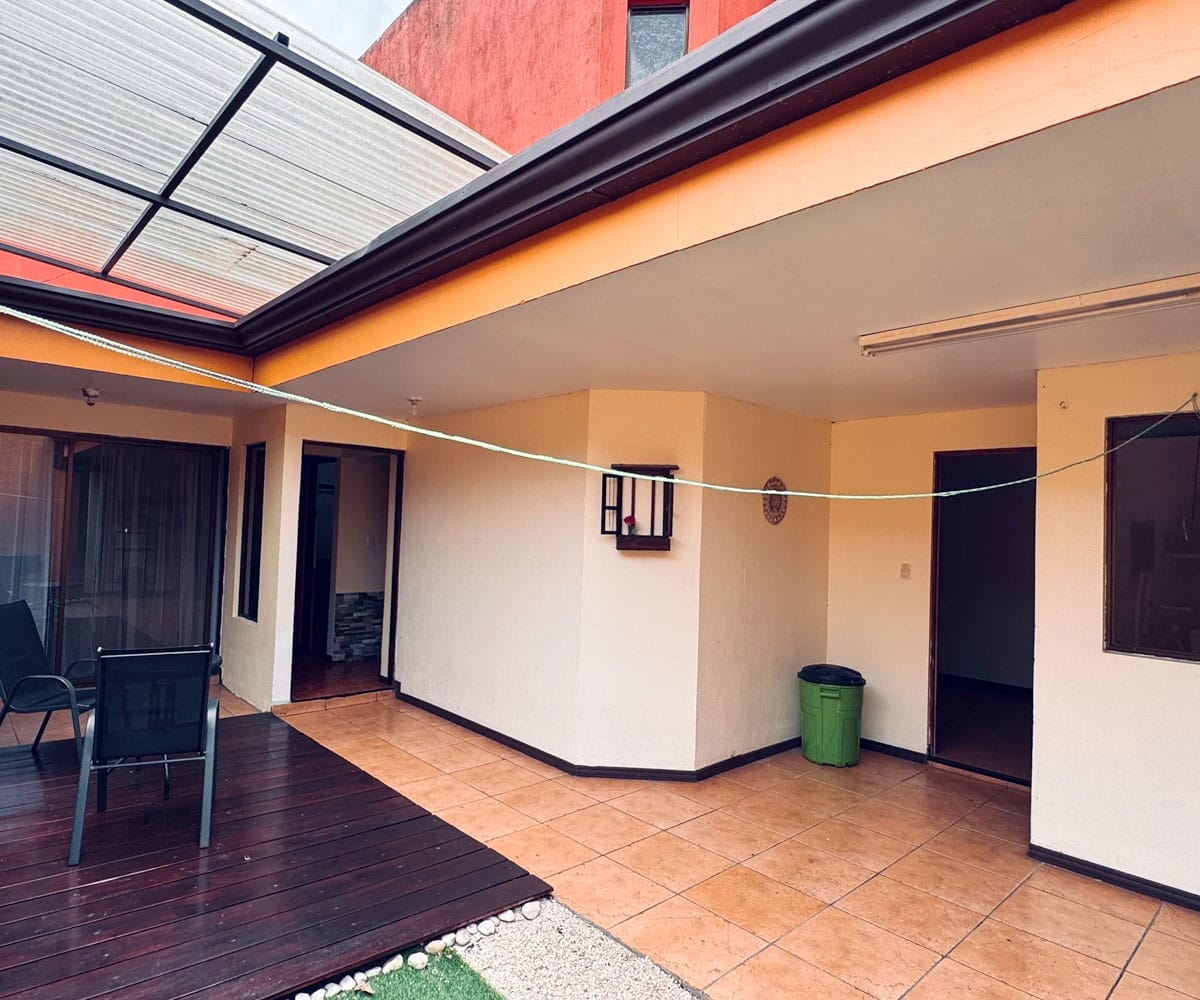 Casa con 5 habitaciones a la venta en San Pablo de Heredia.