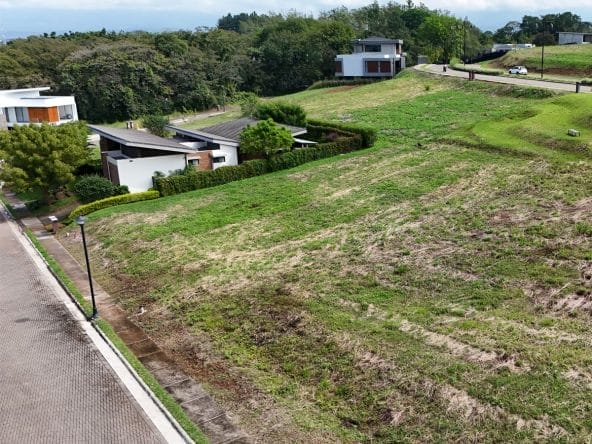 Lote a la venta en condominio Hacienda Espavel en La Guacima