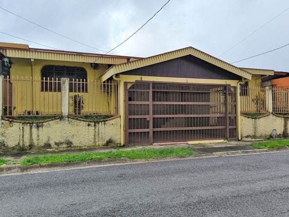 Casa independiente de 1 planta a la venta en Desamparados, Gravilias, El Porvenir, San José. Bien adjudicado bancario.