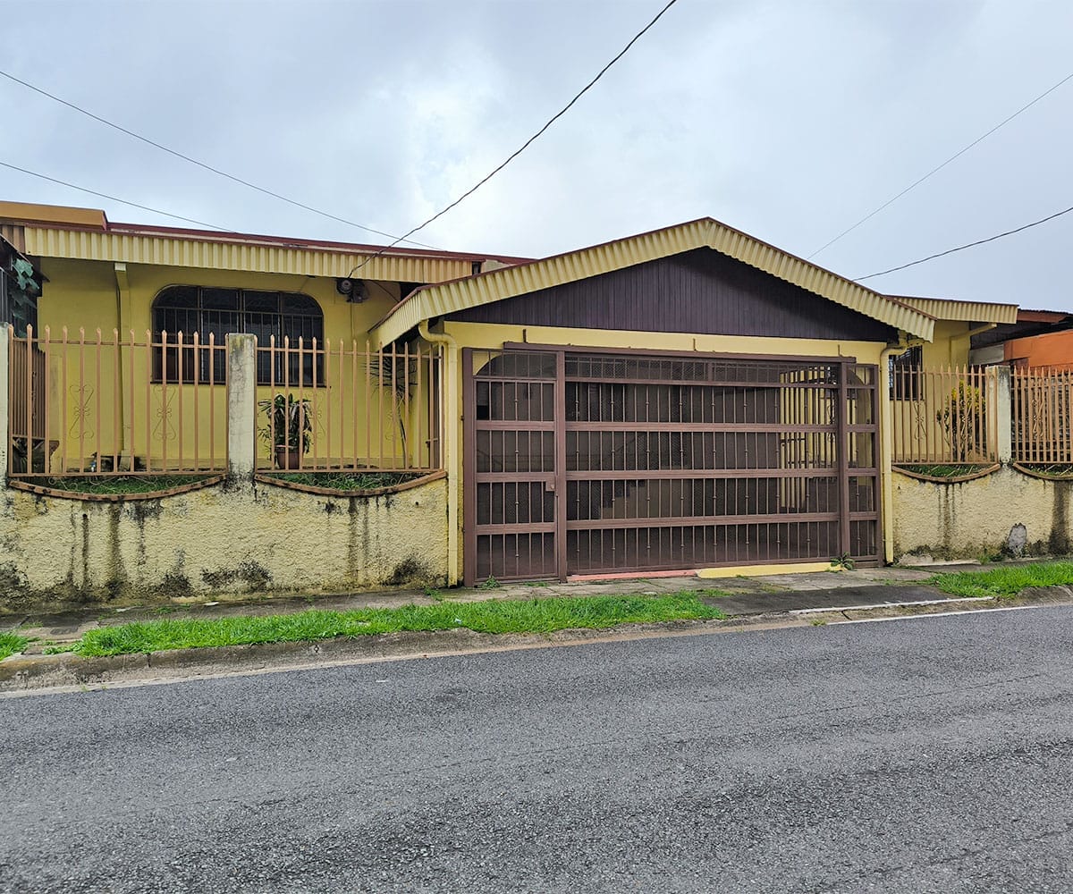 Casa independiente de 1 planta a la venta en Desamparados, Gravilias, El Porvenir, San José. Bien adjudicado bancario.