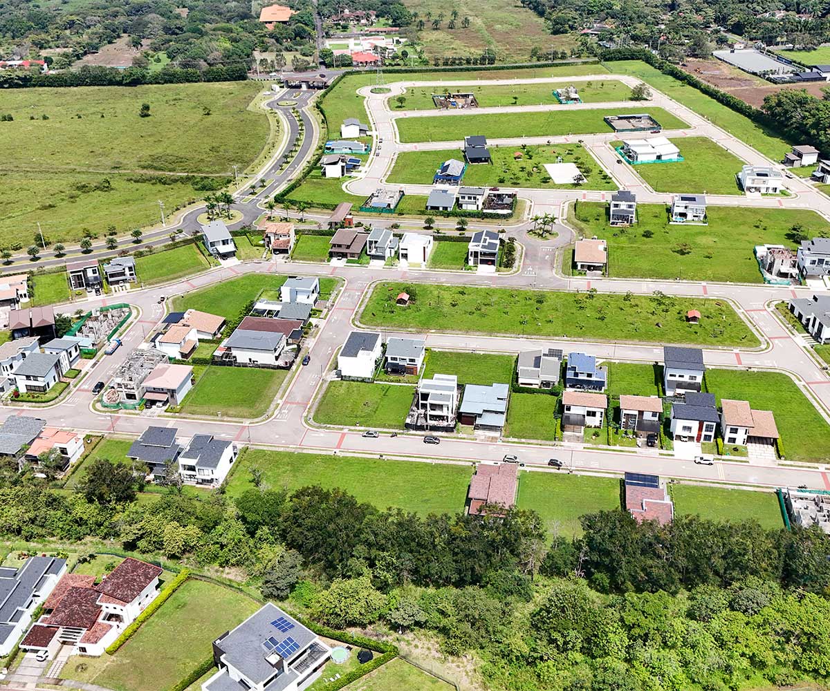 Lotes planos en condominio Las Mesetas, dentro de Ciudad Hacienda Los Reyes, La Guacima, Alajuela.