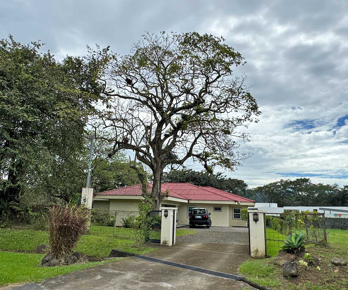 Casa de 1 planta con 4 habitaciones a la venta en Ciudad Hacienda Los Reyes, La Guacima.