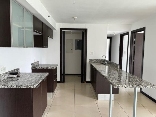 Apartamento de 3 habitaciones a la venta en condominio Paradisus Rohrmoser.