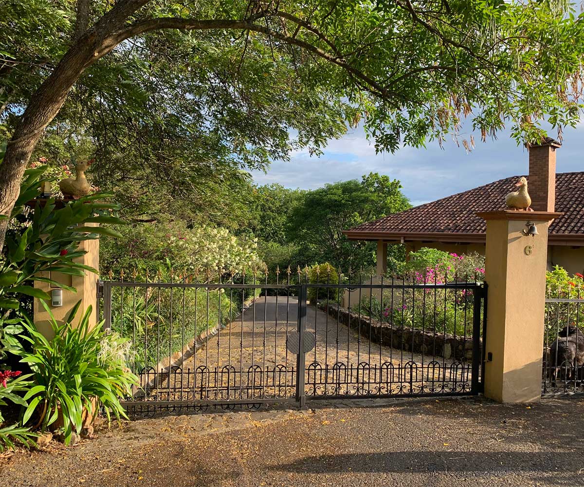 Impresionante propiedad a la venta en el Eco Residencial Villas del Arroyo en Las Vueltas de La Guacima.