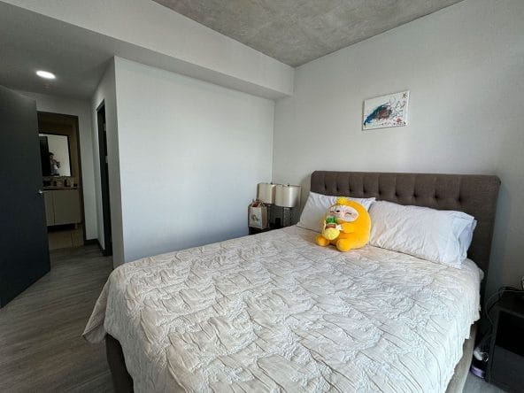 Apartamento de 2 habitaciones a la venta ubicado en el último piso del condominio SECRT Sábana.