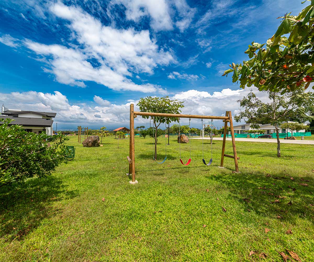 Lotes planos en condominio Las Mesetas, dentro de Ciudad Hacienda Los Reyes, La Guacima, Alajuela.