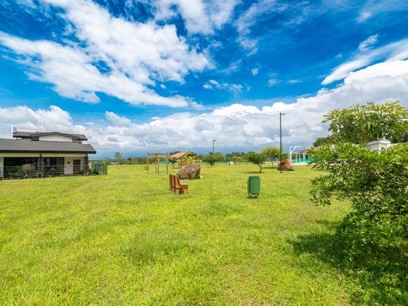 Lotes planos en condominio Las Mesetas, dentro de Ciudad Hacienda Los Reyes, La Guacima, Alajuela.