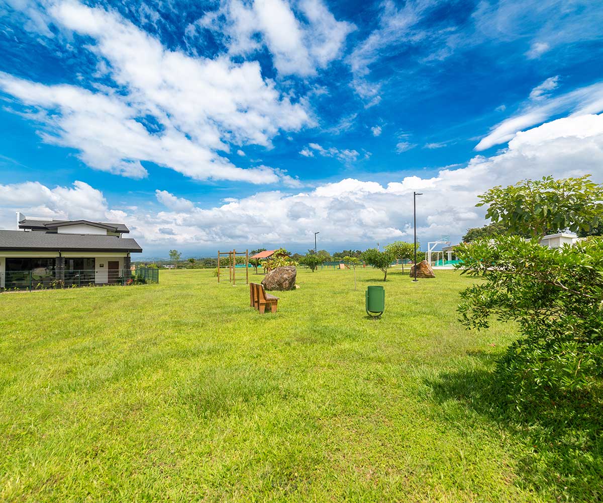 Lotes planos en condominio Las Mesetas, dentro de Ciudad Hacienda Los Reyes, La Guacima, Alajuela.