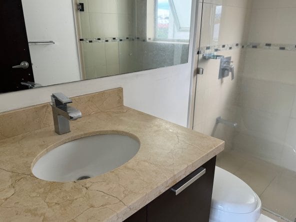 Apartamento de 3 habitaciones a la venta en condominio Paradisus Rohrmoser. Bien adjudicado bancario