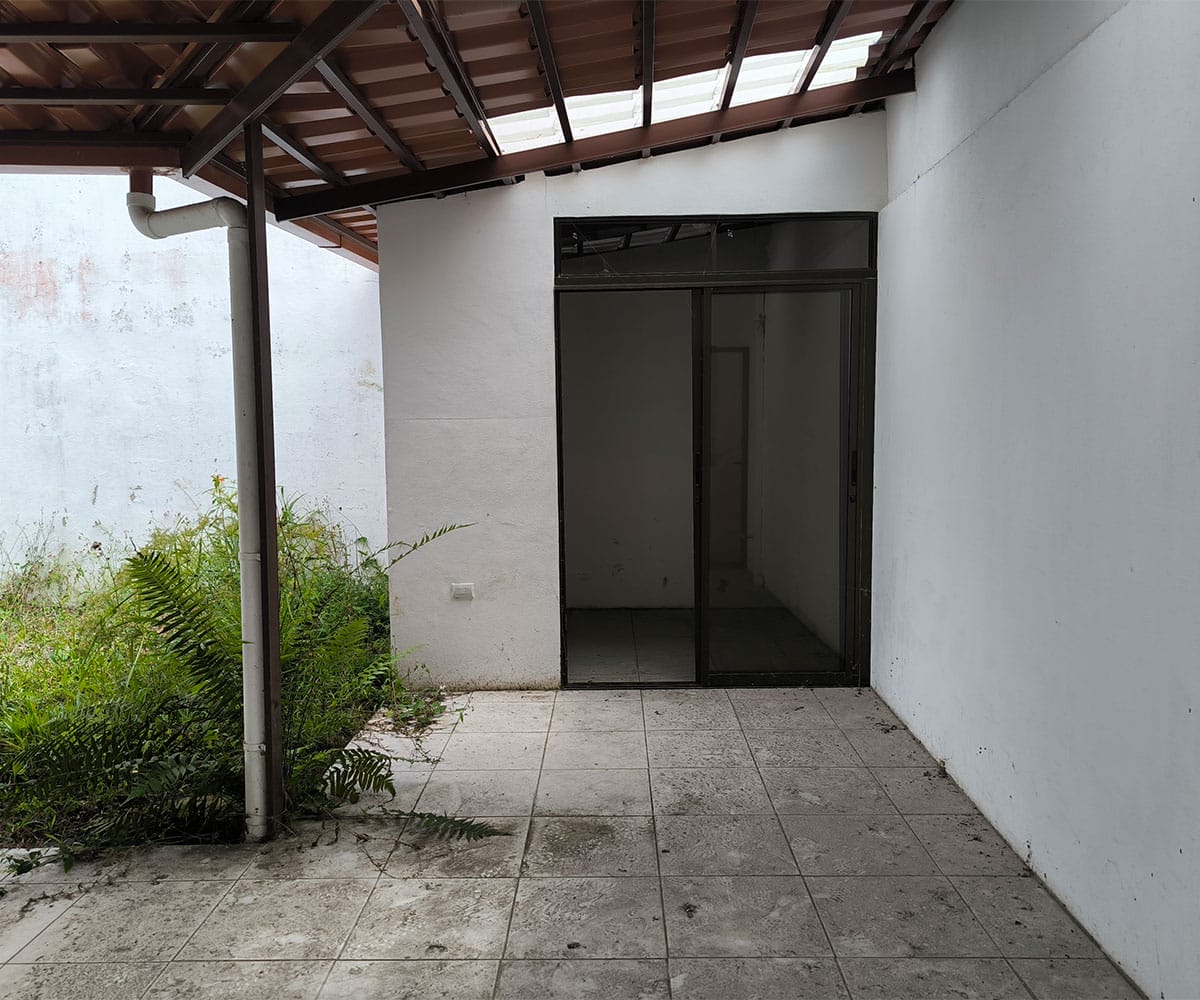 Casa de 2 plantas a la venta en condominio Rivera del Irazú, San Nicolas, Cartago.