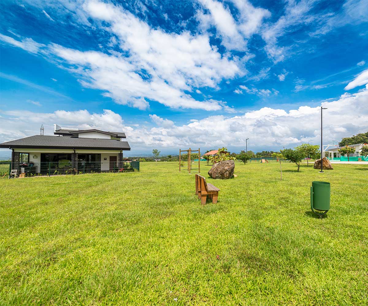 Lotes planos en condominio Las Mesetas, dentro de Ciudad Hacienda Los Reyes, La Guacima, Alajuela.