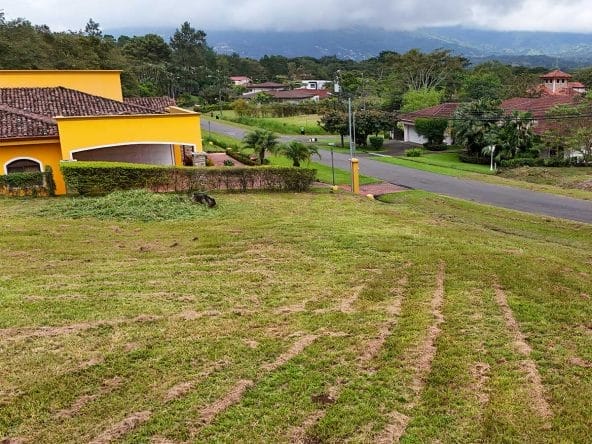 Lote de 1.886 m2 a la venta en el residencial de Ciudad Hacienda Los Reyes, La Guacima.