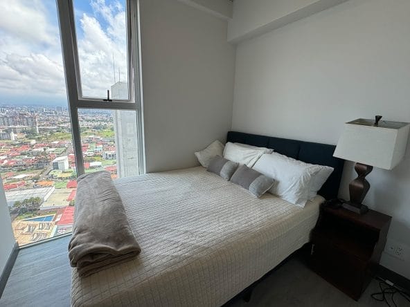 Apartamento de 2 habitaciones a la venta ubicado en el último piso del condominio SECRT Sábana.